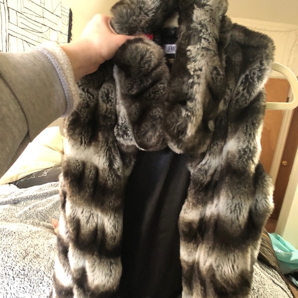 Faux Fur Vest - Picture 1 of 7